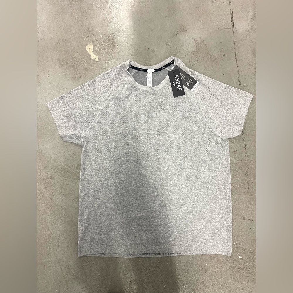 NWT Men’s RHONE Versatility Seamless Performance T-Shirt Gray Vapor Training Gym - Picture 3 of 8